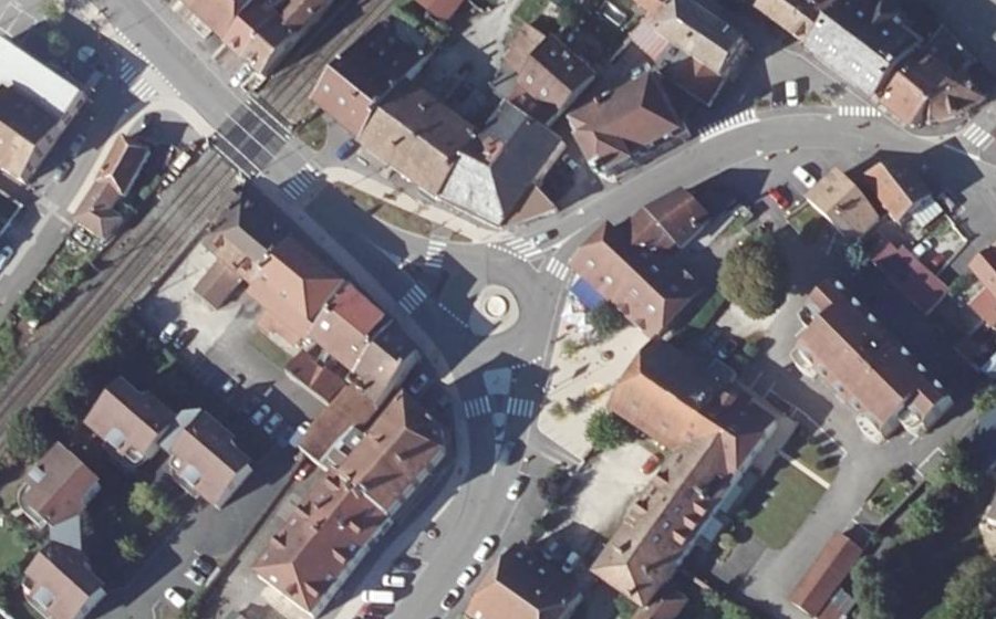 Vue aérienne du Rond-point anonyme n°24305564