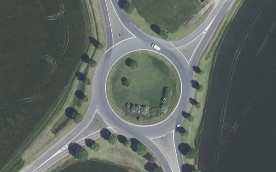 Vue aérienne du Rond-point anonyme n°24311604