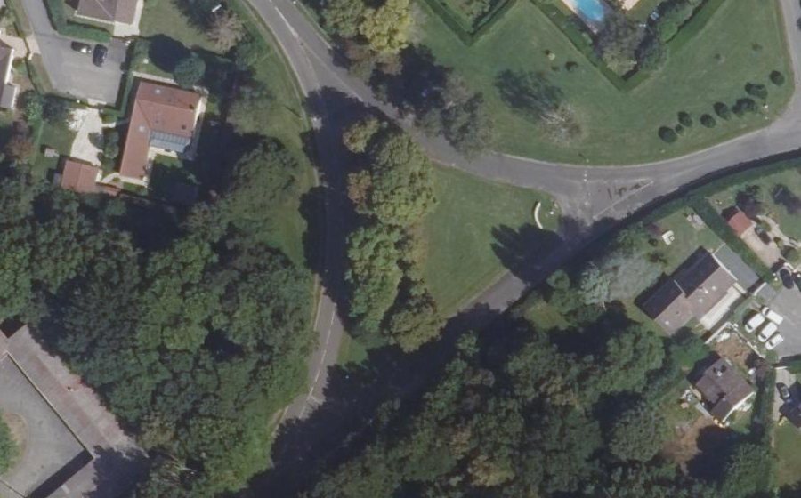 Vue aérienne du Rond-point anonyme n°243125895
