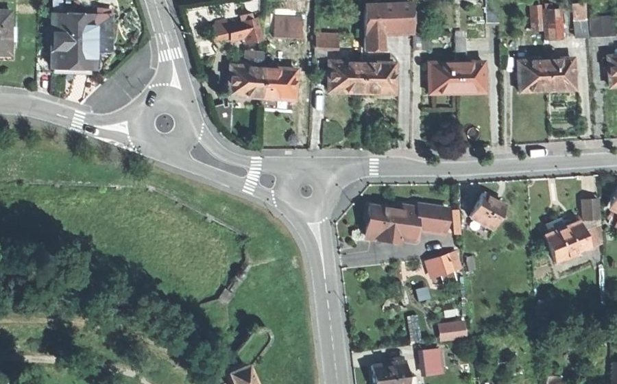 Vue aérienne du Rond-point anonyme n°24312724