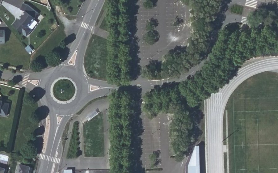 Vue aérienne du Rond-point anonyme n°243160108