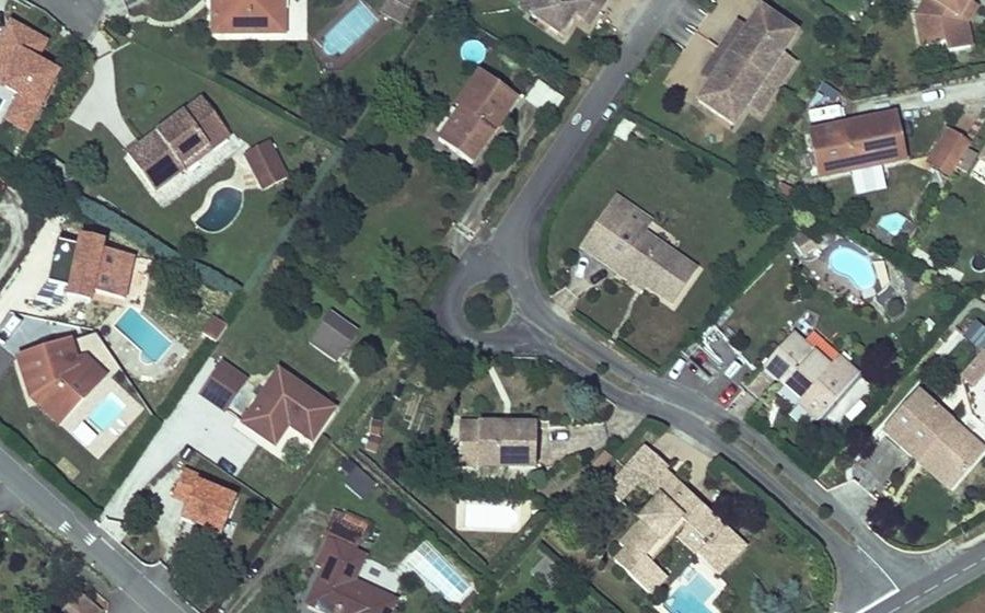 Vue aérienne du Rond-point anonyme n°24318122