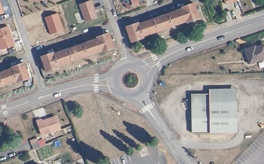 Vue aérienne du Rond-point anonyme n°24336623