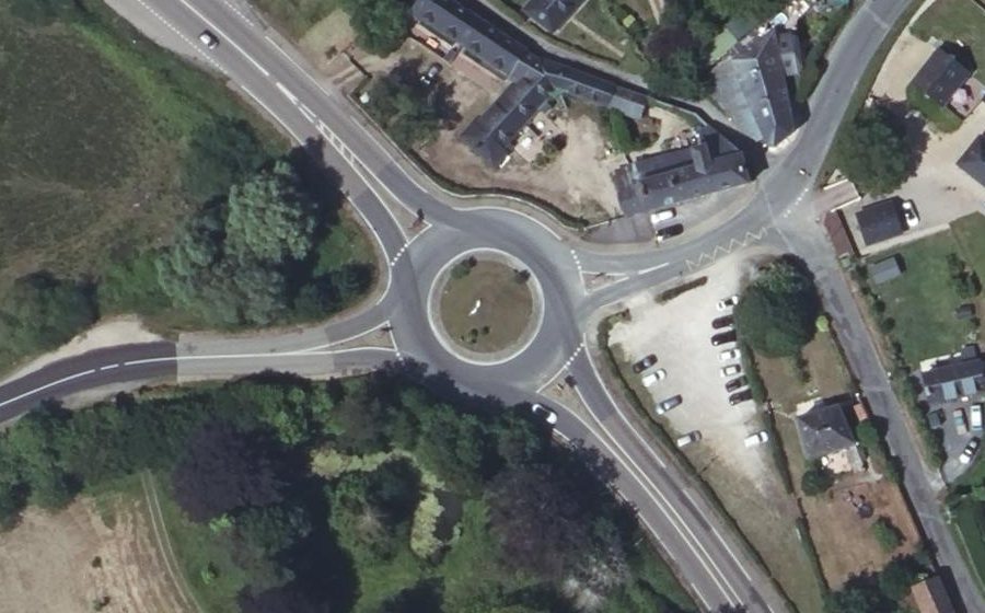 Vue aérienne du Rond-point anonyme n°24337563
