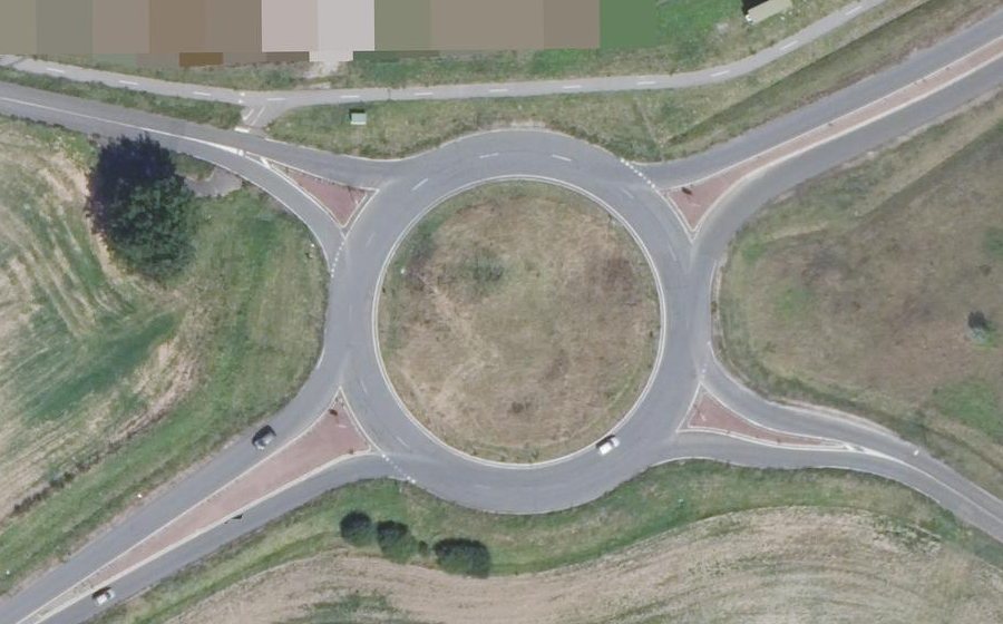 Vue aérienne du Rond-point anonyme n°24339793