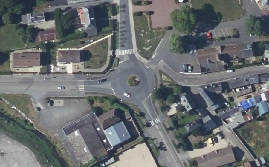 Vue aérienne du Rond-point anonyme n°24341084