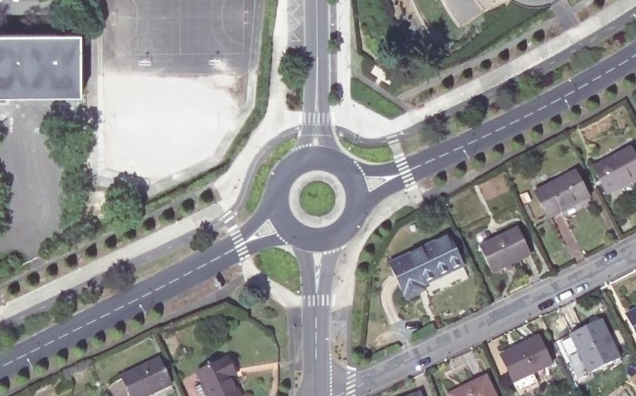 Vue aérienne du Rond-point anonyme n°24341552