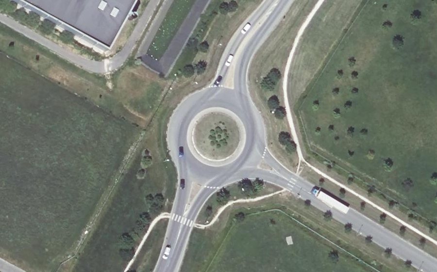 Vue aérienne du Rond-point anonyme n°24341555