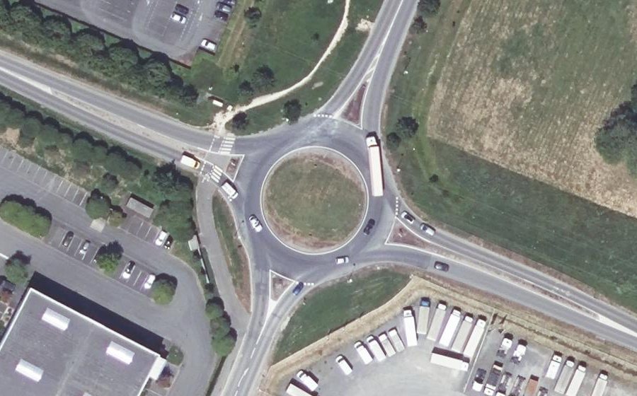 Vue aérienne du Rond-point anonyme n°24341556