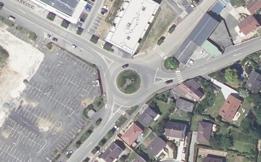 Vue aérienne du Rond-point anonyme n°24341908