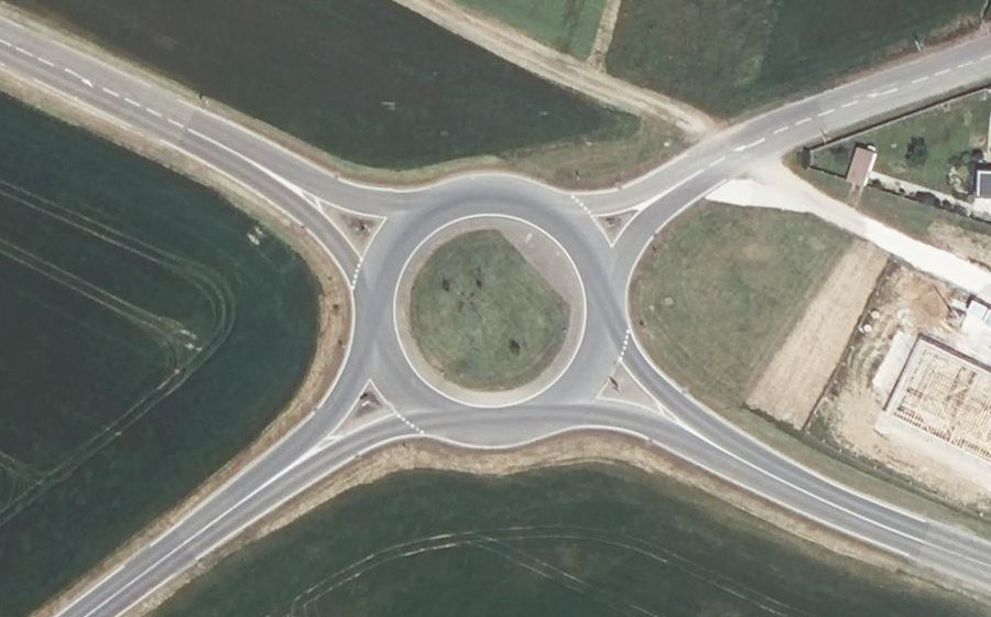 Vue aérienne du Rond-point anonyme n°24342965