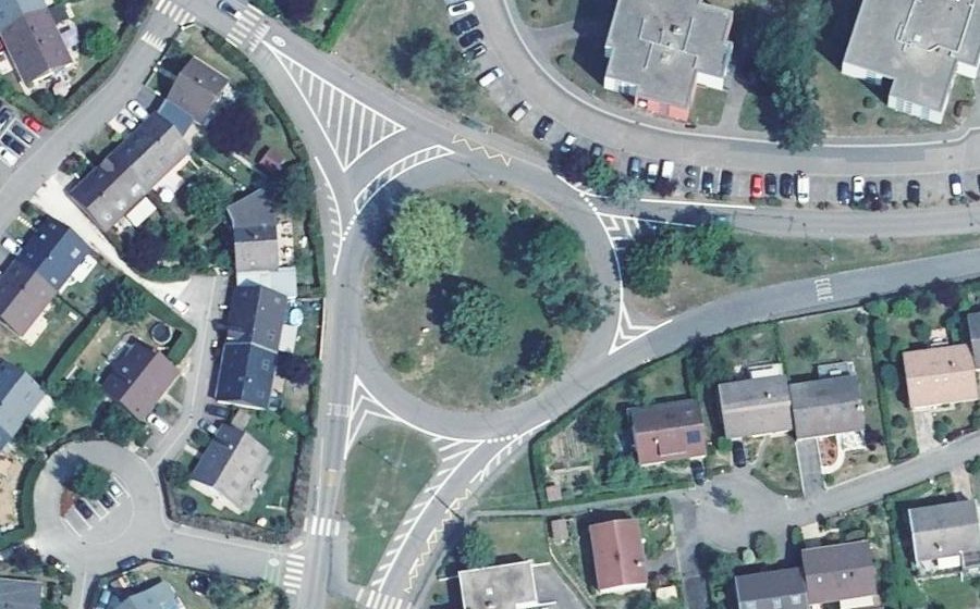 Vue aérienne du Rond-point anonyme n°243492234