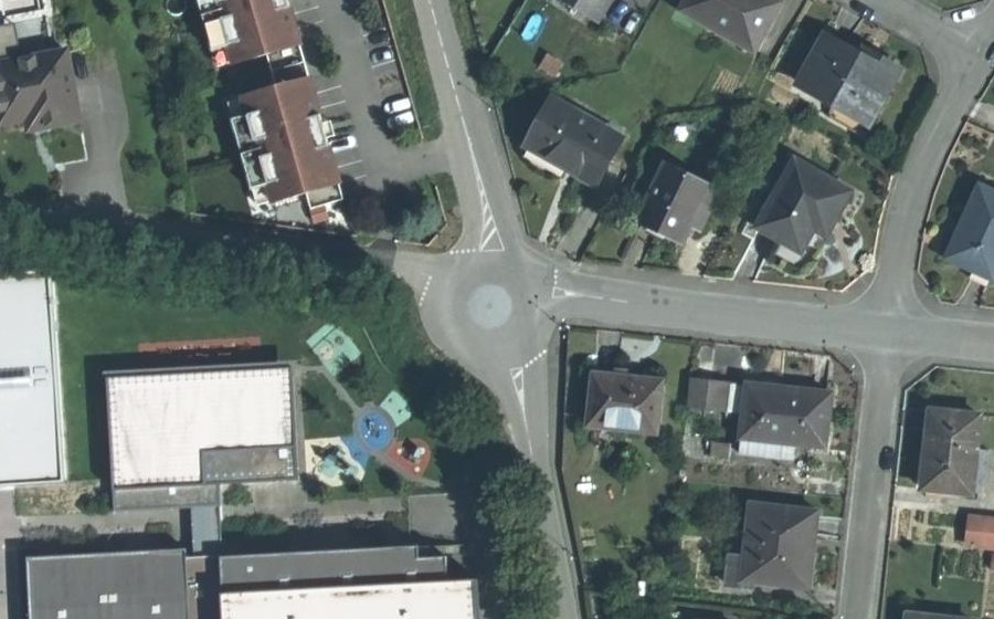Vue aérienne du Rond-point anonyme n°24350315