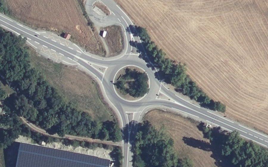 Vue aérienne du Rond-point anonyme n°24351529