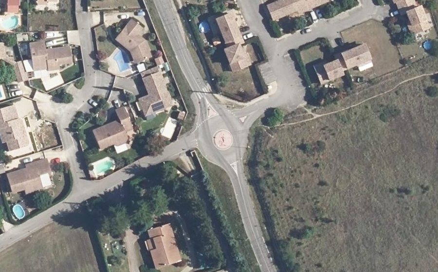 Vue aérienne du Rond-point anonyme n°24354683