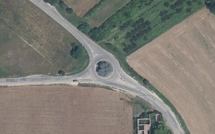 Vue aérienne du Rond-point anonyme n°24354837