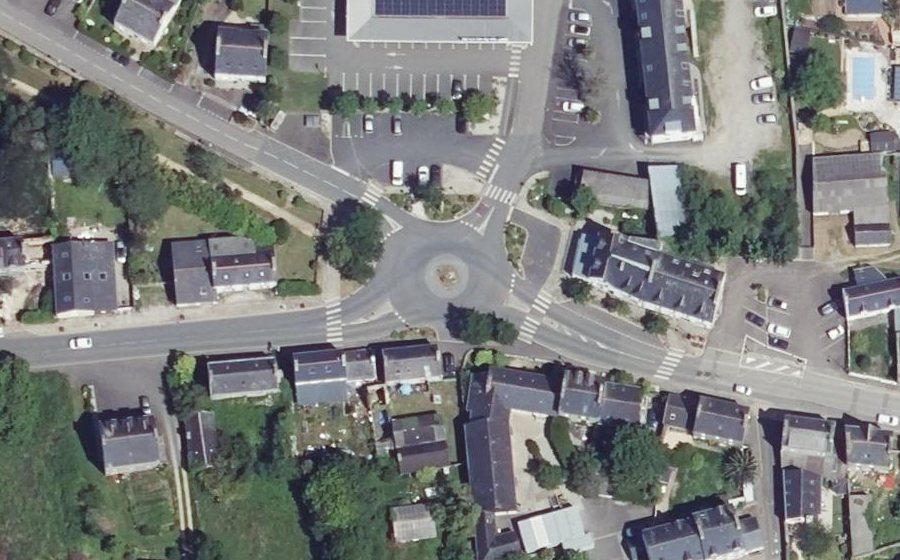 Vue aérienne du Rond-point anonyme n°24355957