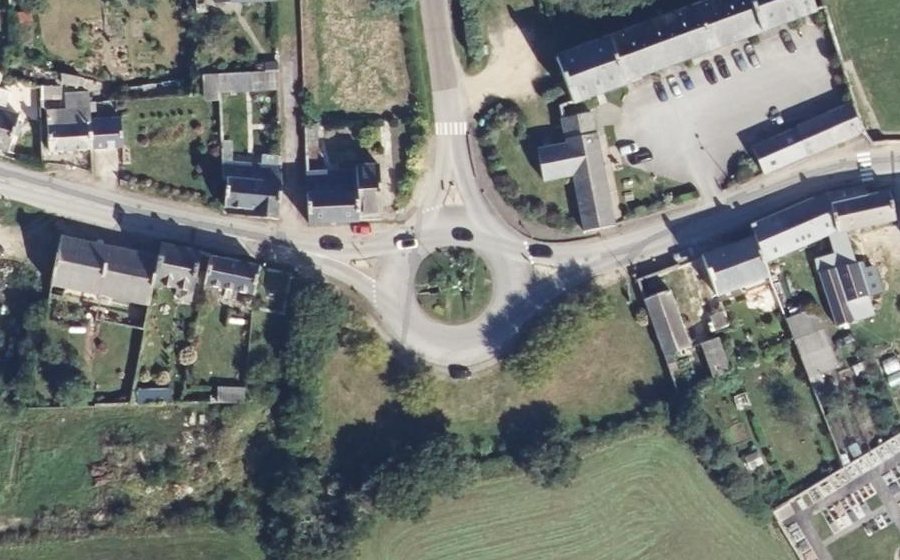Vue aérienne du Rond-point anonyme n°24356546