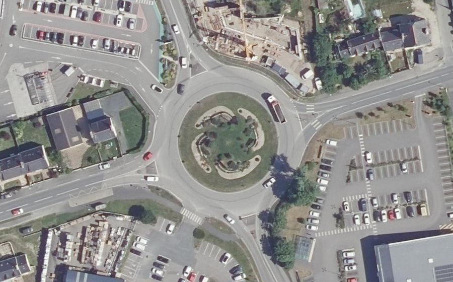 Vue aérienne du Rond-point anonyme n°24356837