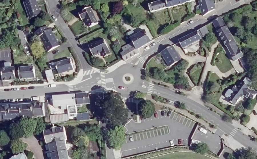 Vue aérienne du Rond-point anonyme n°24358602