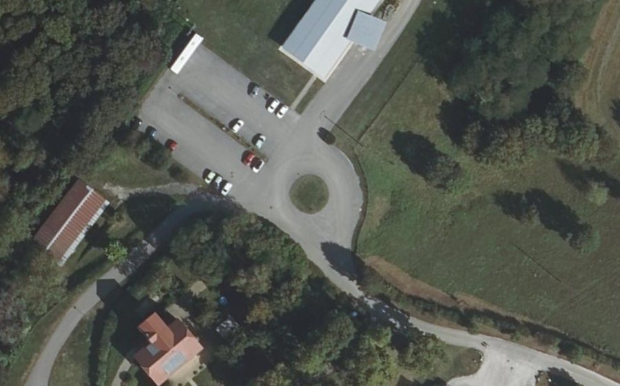 Vue aérienne du Rond-point anonyme n°243617331