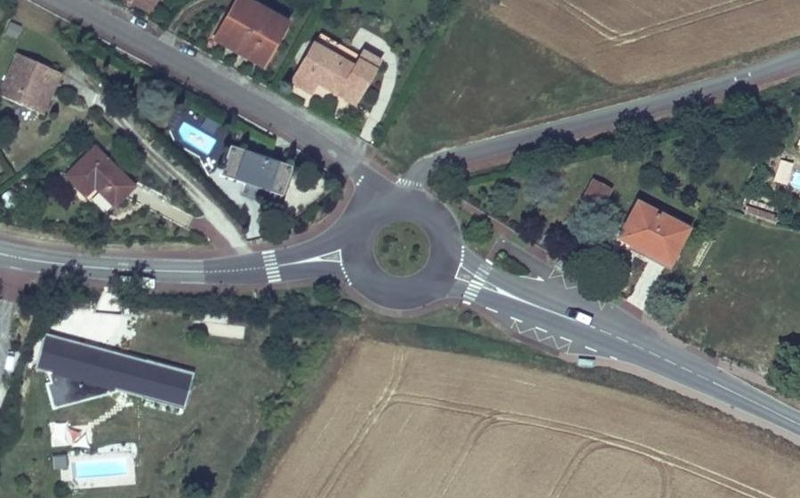 Vue aérienne du Rond-point anonyme n°24362344