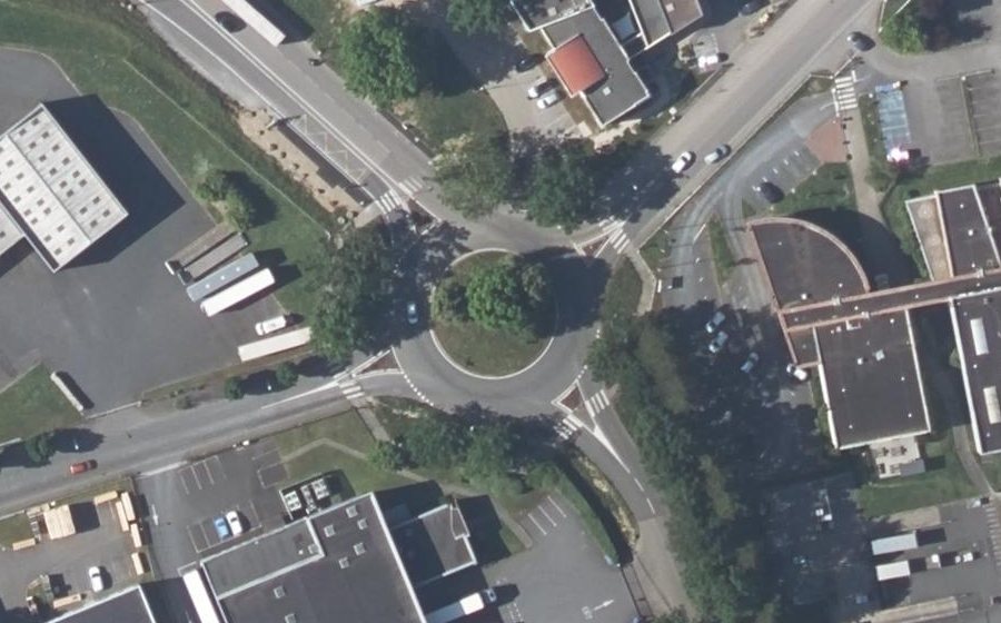 Vue aérienne du Rond-point anonyme n°24362734