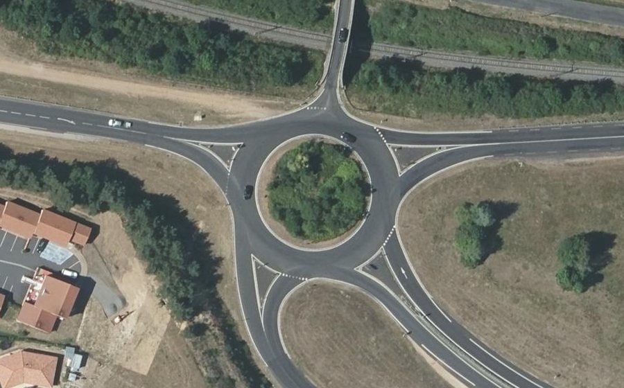 Vue aérienne du Rond-point anonyme n°24365086