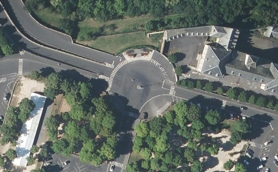 Vue aérienne du Rond-point anonyme n°24365088