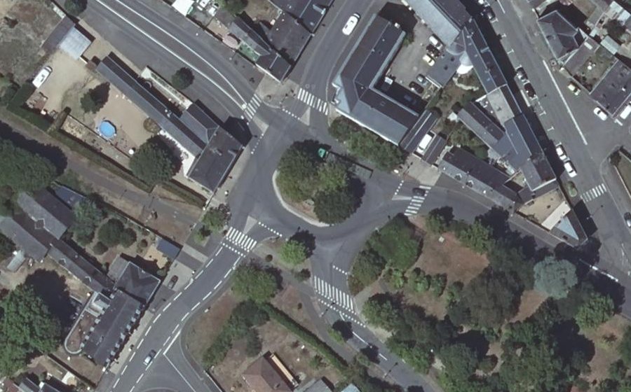 Vue aérienne du Rond-point anonyme n°24366979