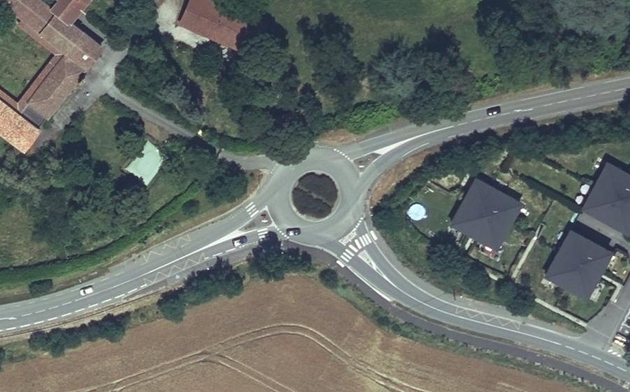 Vue aérienne du Rond-point anonyme n°24367387