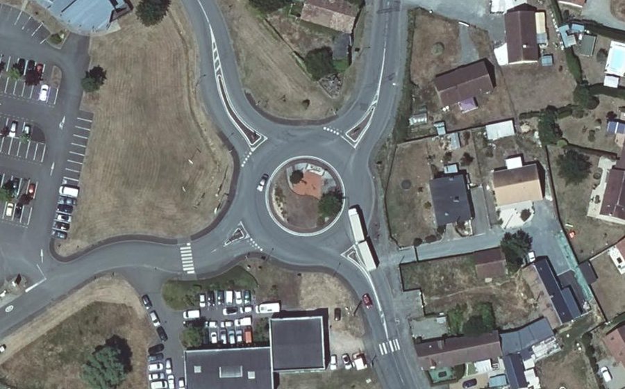 Vue aérienne du Rond-point anonyme n°24367723
