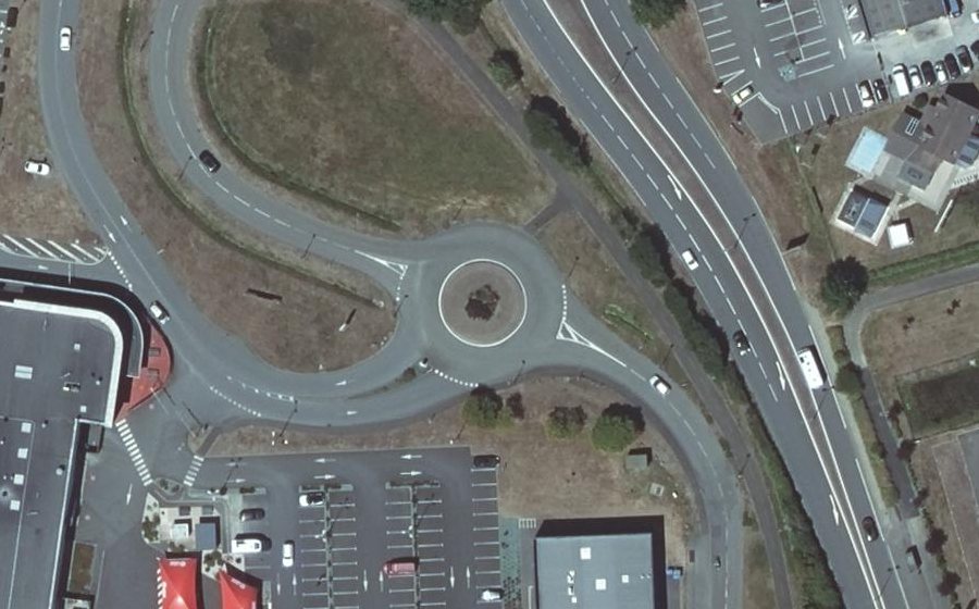 Vue aérienne du Rond-point anonyme n°24367730