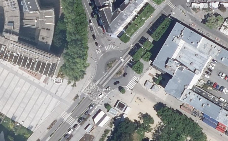 Vue aérienne du Rond-point anonyme n°24367794