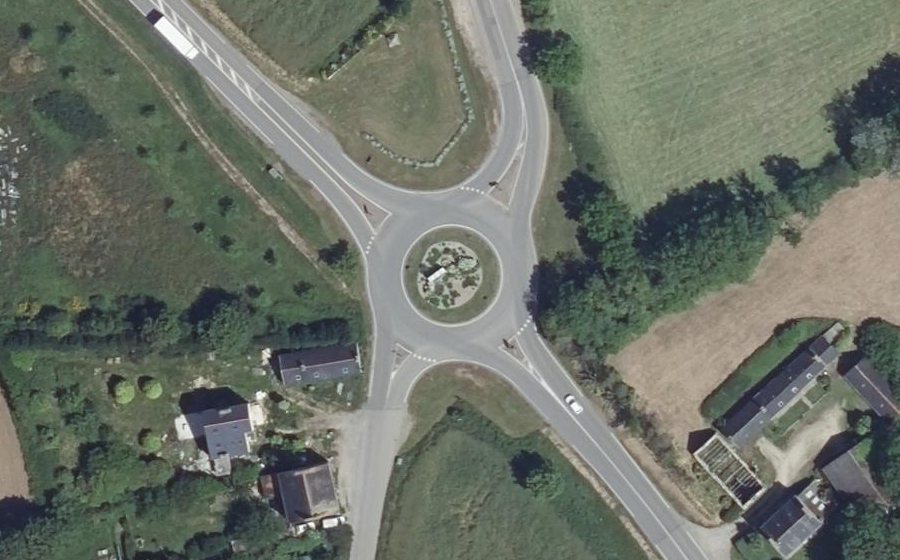 Vue aérienne du Rond-point anonyme n°24374512