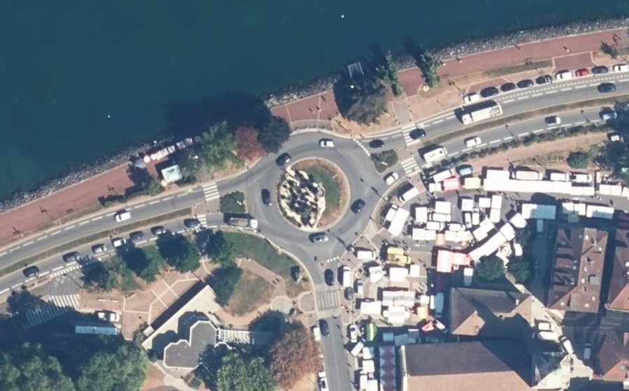 Vue aérienne du Rond-point anonyme n°24375947