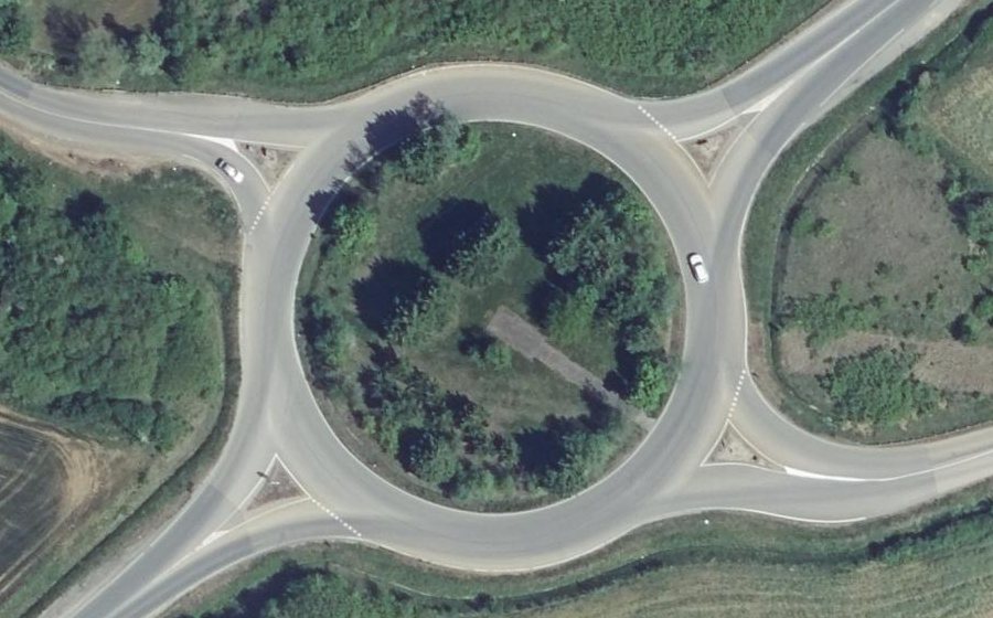 Vue aérienne du Rond-point anonyme n°24383576