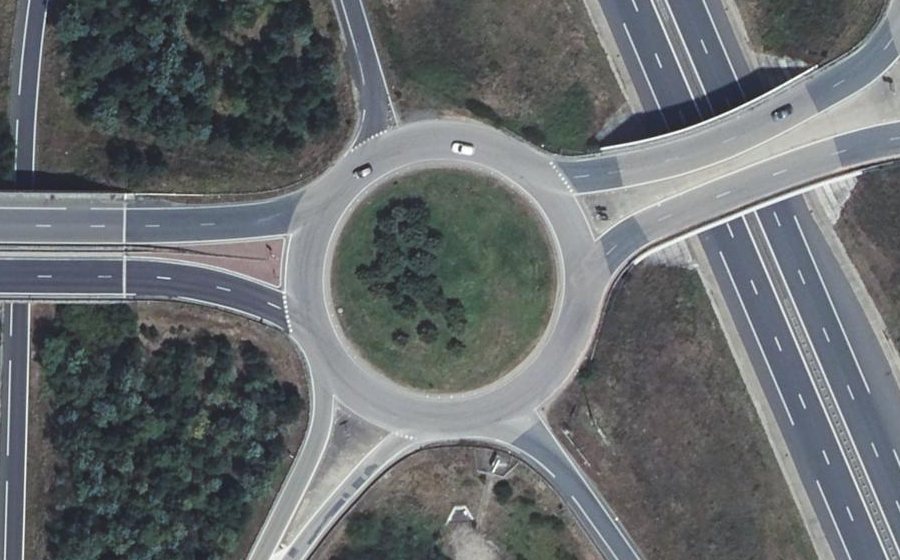 Vue aérienne du Rond-point anonyme n°24384678