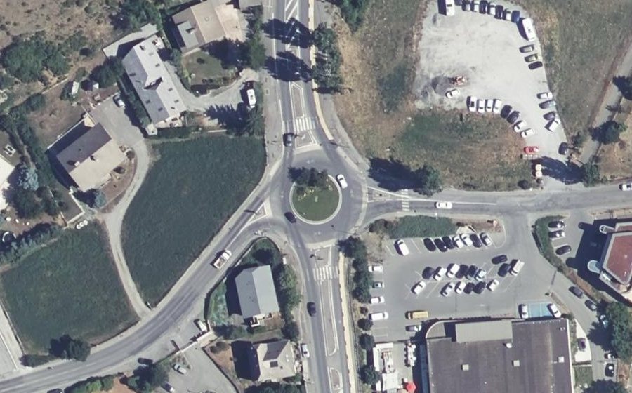 Vue aérienne du Rond-point anonyme n°24385102