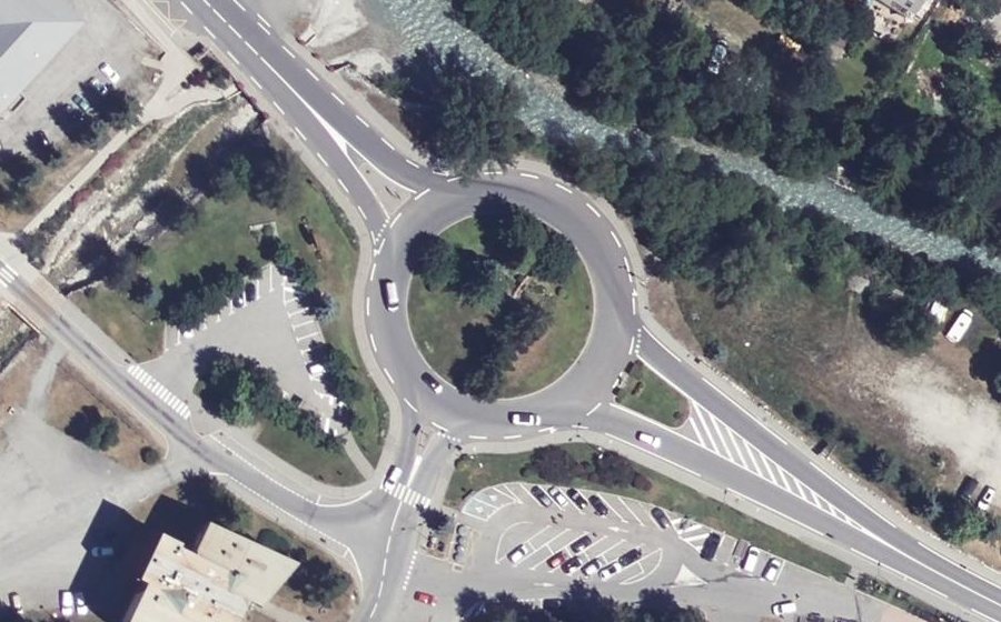 Vue aérienne du Rond-point anonyme n°24385151