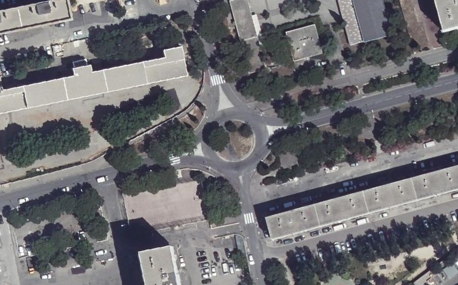 Vue aérienne du Rond-point anonyme n°24386965