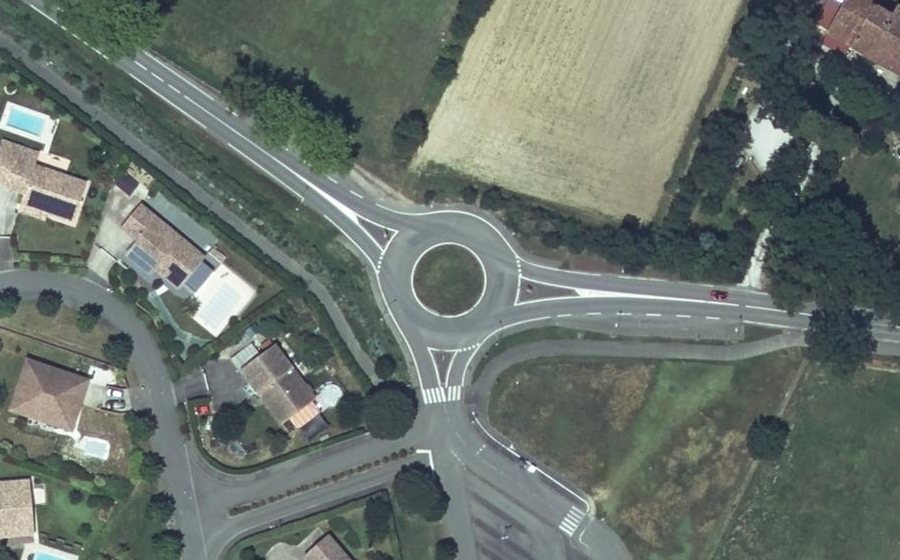 Vue aérienne du Rond-point anonyme n°24387197