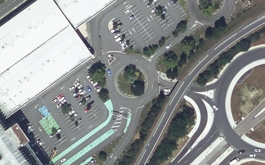 Vue aérienne du Rond-point anonyme n°24394016