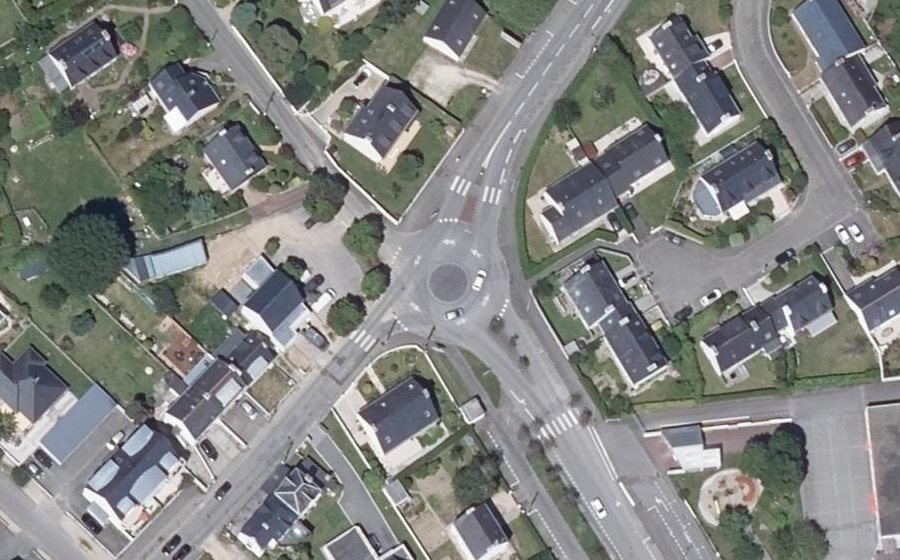 Vue aérienne du Rond-point anonyme n°24397489