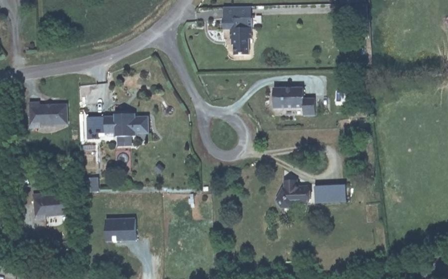 Vue aérienne du Rond-point anonyme n°244036886
