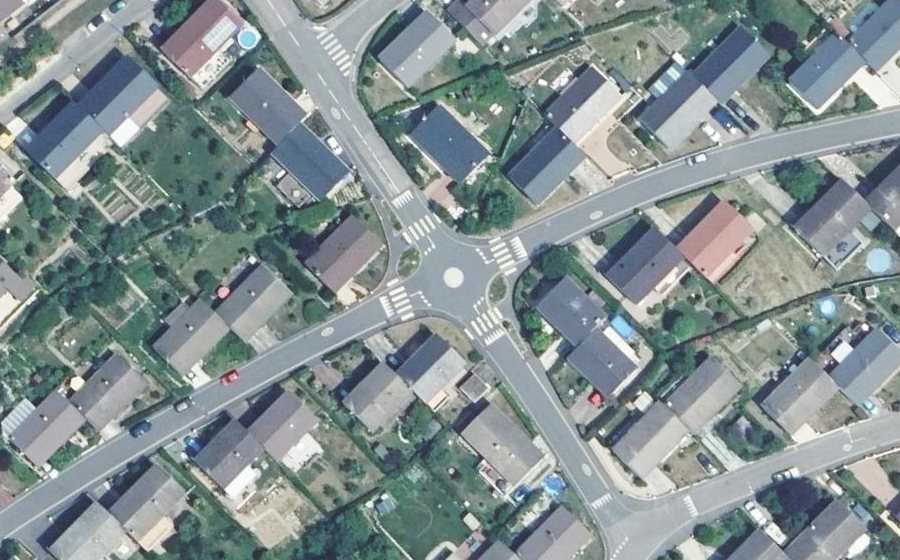 Vue aérienne du Rond-point anonyme n°244062782