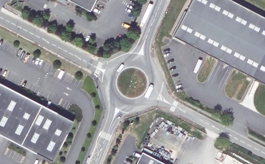 Vue aérienne du Rond-point anonyme n°24406454