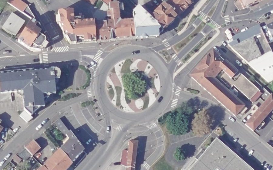 Vue aérienne du Rond-point anonyme n°24406796