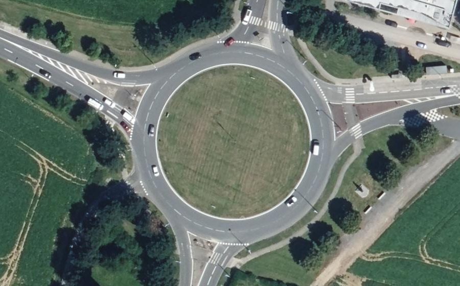Vue aérienne du Rond-point anonyme n°24407710