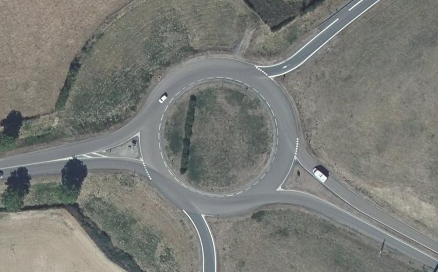 Vue aérienne du Rond-point anonyme n°24409708